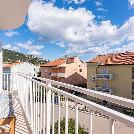 Beautiful Apartment Lovorka 6 , Baska, Krk Buitenkant foto