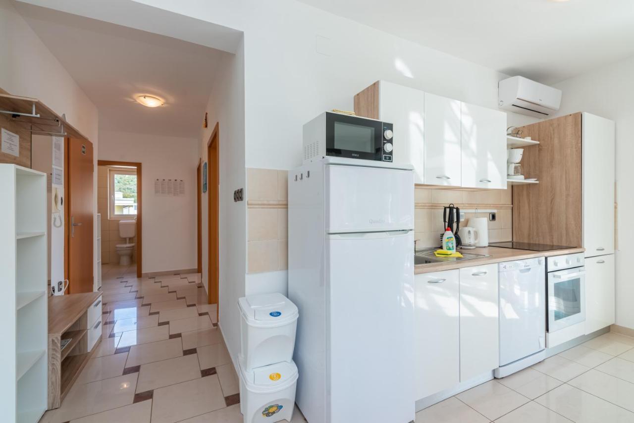 Beautiful Apartment Lovorka 6 , Baska, Krk Buitenkant foto