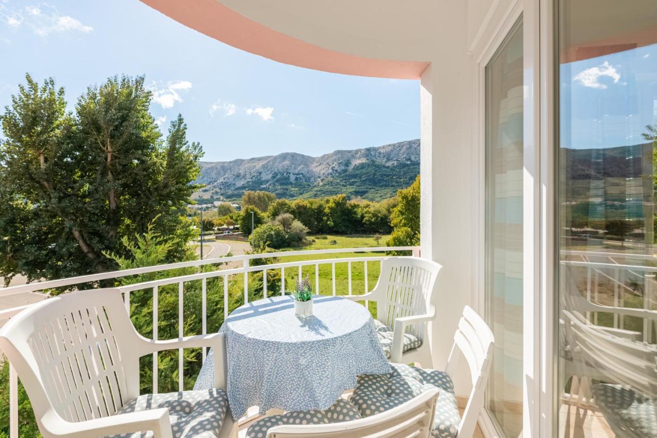 Beautiful Apartment Lovorka 6 , Baska, Krk Buitenkant foto