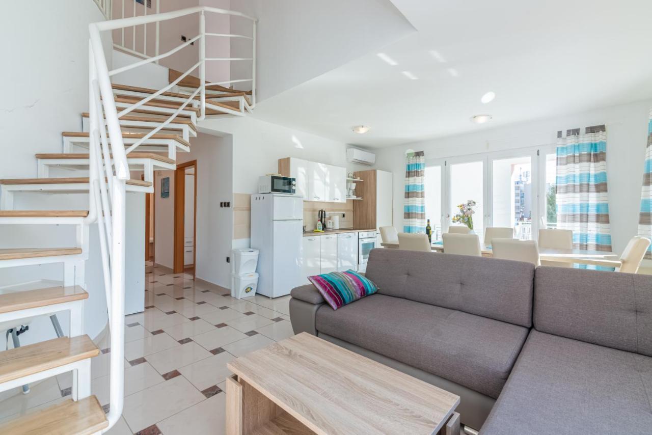 Beautiful Apartment Lovorka 6 , Baska, Krk Buitenkant foto