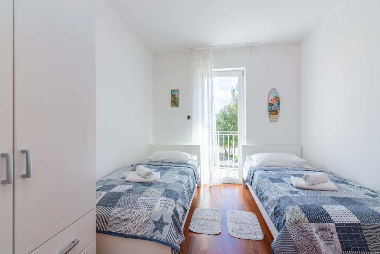 Beautiful Apartment Lovorka 6 , Baska, Krk Buitenkant foto
