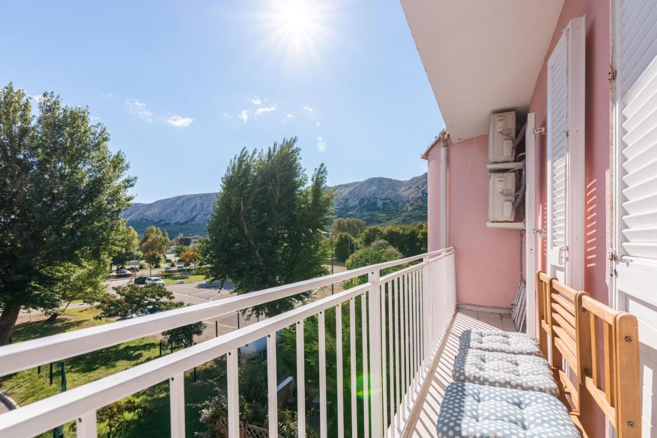 Beautiful Apartment Lovorka 6 , Baska, Krk Buitenkant foto
