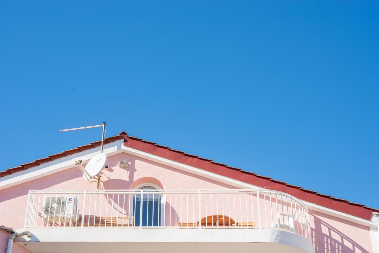 Beautiful Apartment Lovorka 6 , Baska, Krk Buitenkant foto