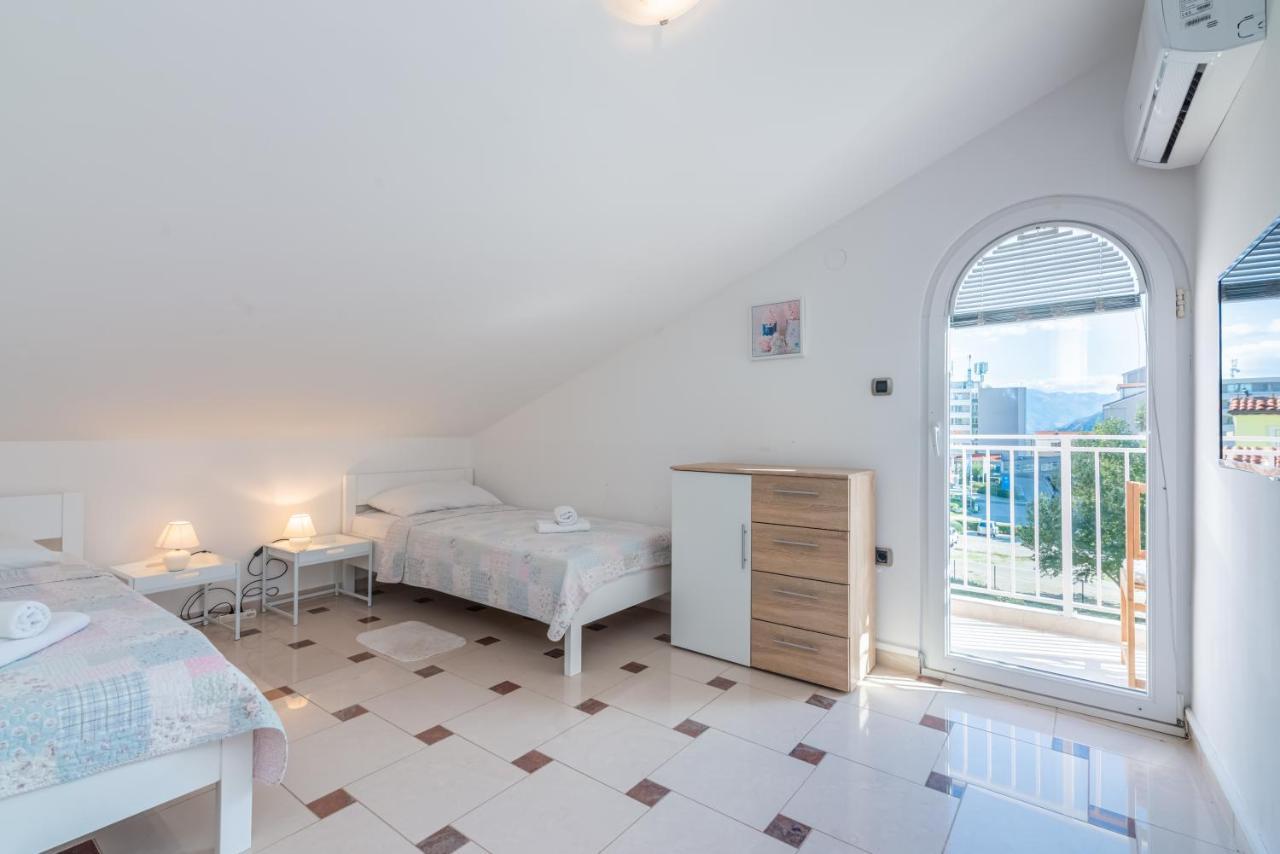 Beautiful Apartment Lovorka 6 , Baska, Krk Buitenkant foto