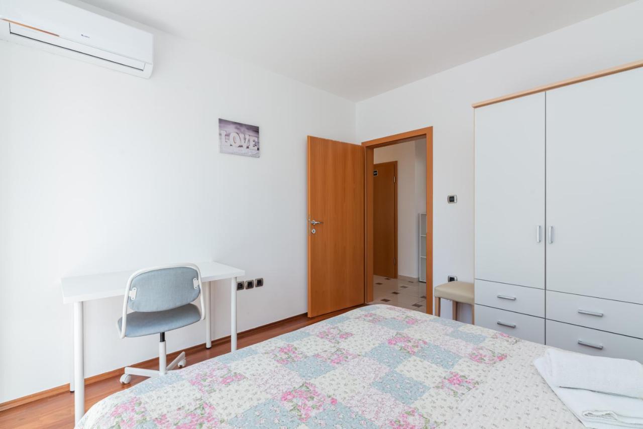 Beautiful Apartment Lovorka 6 , Baska, Krk Buitenkant foto
