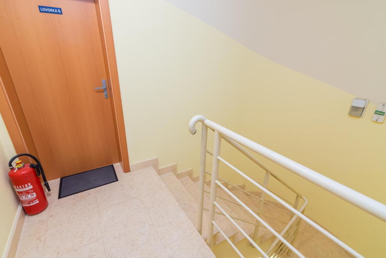 Beautiful Apartment Lovorka 6 , Baska, Krk Buitenkant foto