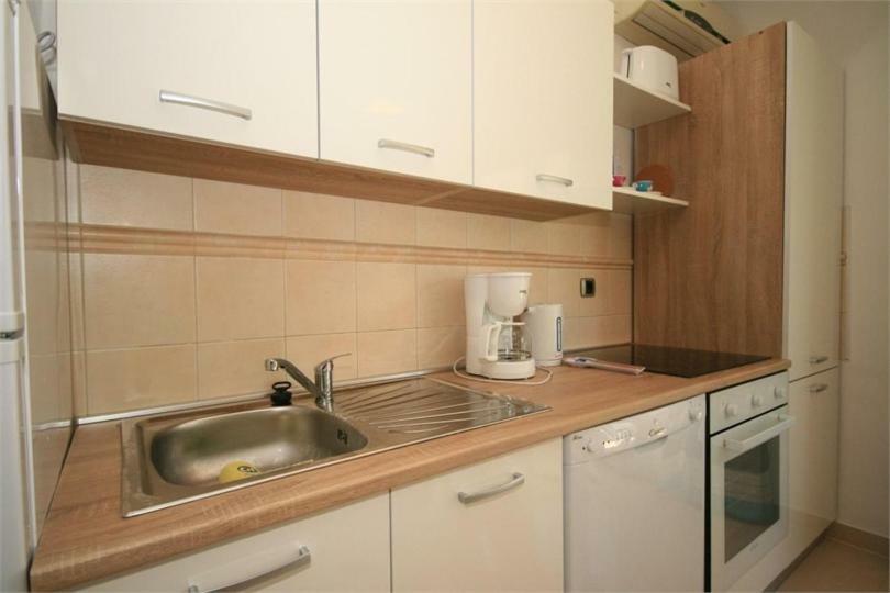 Beautiful Apartment Lovorka 6 , Baska, Krk Buitenkant foto