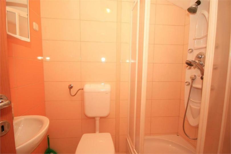 Beautiful Apartment Lovorka 6 , Baska, Krk Buitenkant foto
