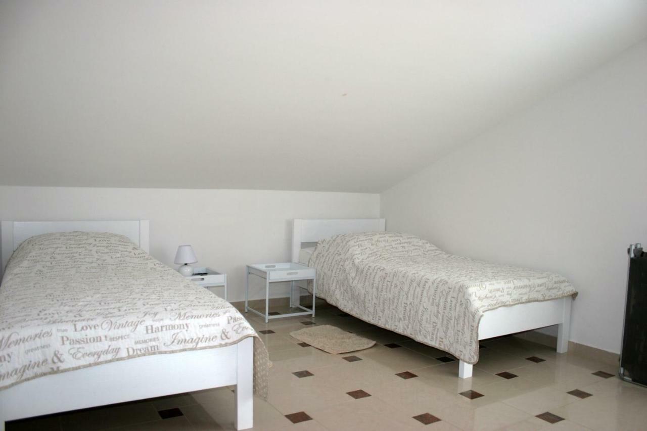 Beautiful Apartment Lovorka 6 , Baska, Krk Buitenkant foto
